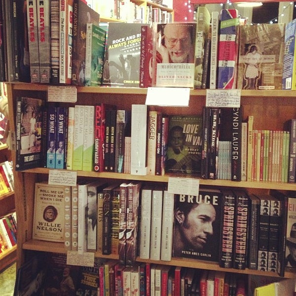 Foto tirada no(a) Avid Bookshop por P. D. W. em 1/25/2013