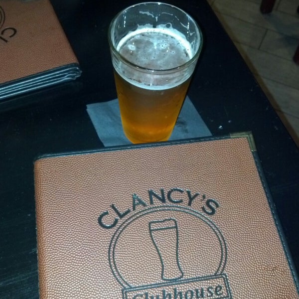 Photo prise au Clancy&#39;s Bar &amp; Grill par EatDrinkBrandy le3/6/2013