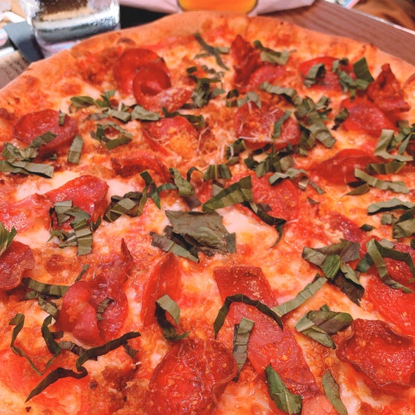 Das Foto wurde bei Roscoe&#39;s Neapolitan Pizzeria von Stacey am 6/28/2019 aufgenommen