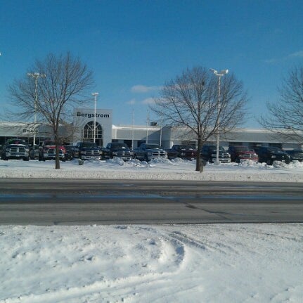 Foto diambil di Bergstrom Chrysler Dodge Jeep Ram of Oshkosh oleh Joseph L. pada 2/3/2013