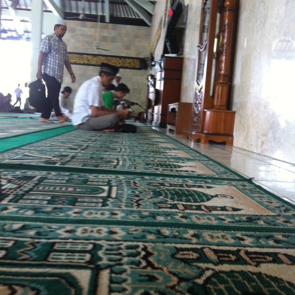 Photo taken at Masjid Agung Sudirman by Alvaradar Erlangga G. on 8/22/2014