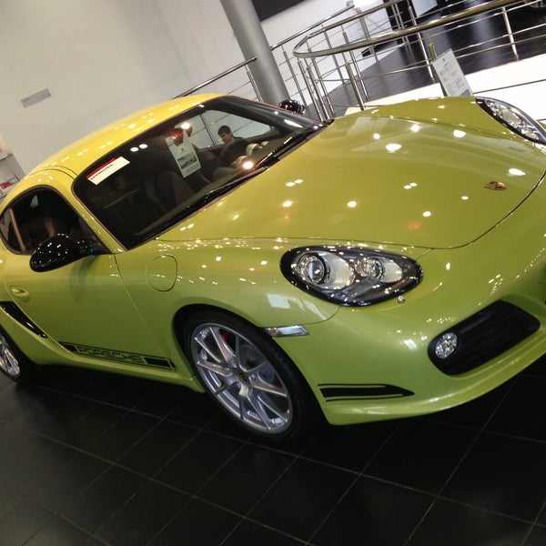 Спорткар центр порше. Рамки спорткар центр Порше.