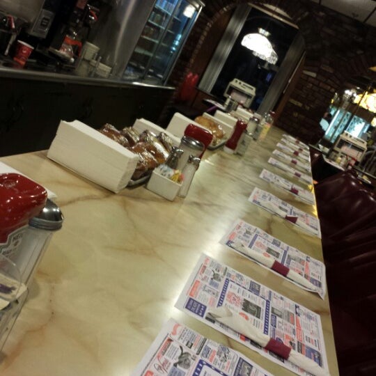 Foto diambil di Hillsborough Star Diner &amp; Restaurant oleh &#39;Engin K. pada 2/18/2014