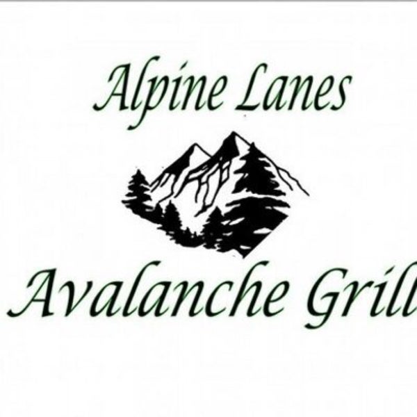 Foto scattata a Alpine Lanes and Avalanche Grill da David M. il 7/15/2016