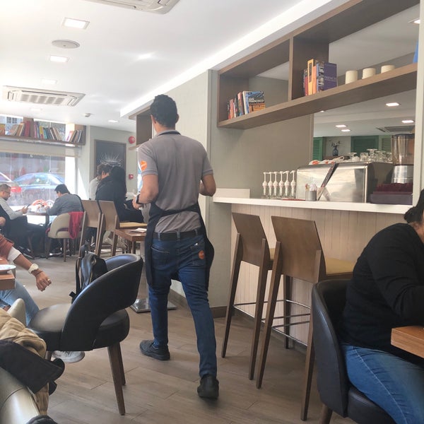 Foto tomada en Beano&#39;s Cafe  por Hisham A. el 3/26/2019