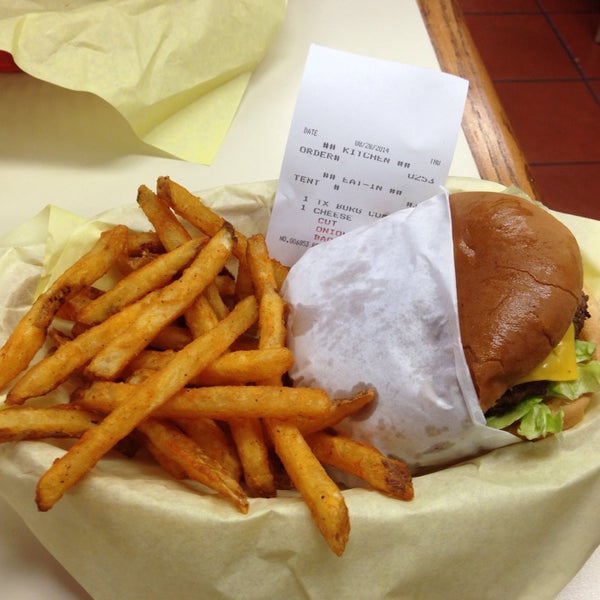 Снимок сделан в TX Burger - Madisonville пользователем Olga K. 8/28/2014