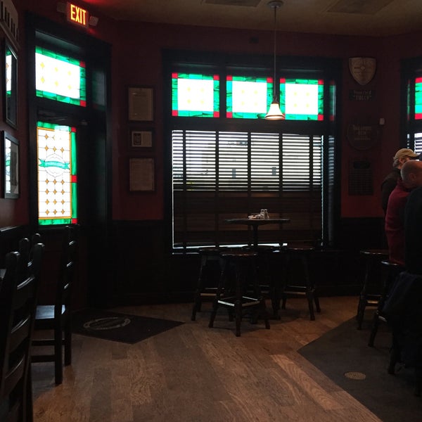 Снимок сделан в O&#39;Sullivan&#39;s Irish Pub &amp; Restaurant пользователем Krista S. 1/1/2016