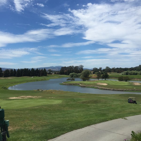 Photo taken at Eagle Vines Golf Course by Tri H. on 6/27/2015