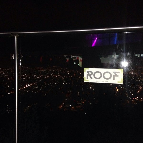 รูปภาพถ่ายที่ ROOF Gallery Bar โดย Lilizhita เมื่อ 9/22/2014