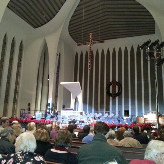 รูปภาพถ่ายที่ National Presbyterian Church โดย Paul H. เมื่อ 12/15/2012