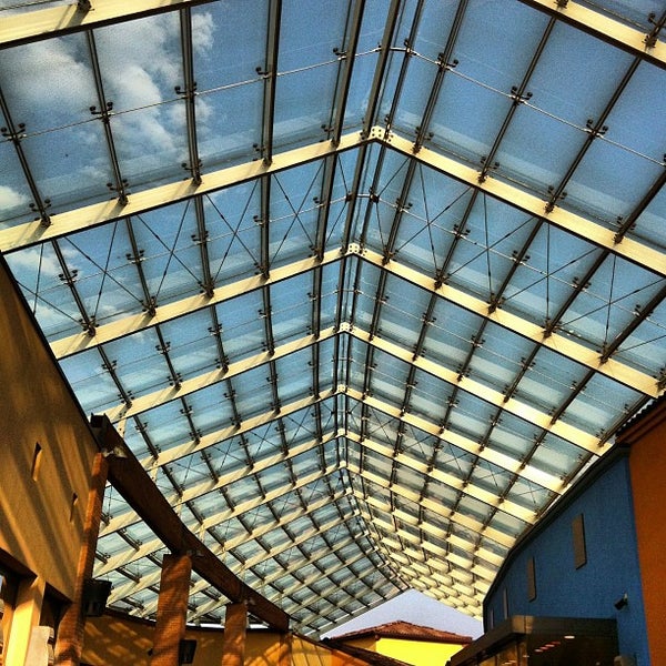 Franciacorta Outlet Village - Outlet in Rodengo Saiano