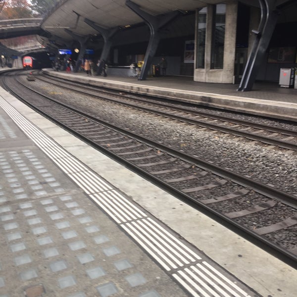Photo taken at Bahnhof Zürich Stadelhofen by Daniel on 11/9/2018