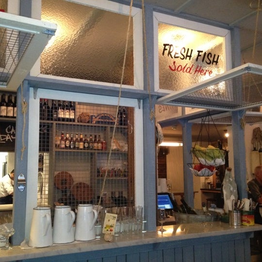 Foto tirada no(a) The Fish Shop por Anthony D. em 10/24/2012