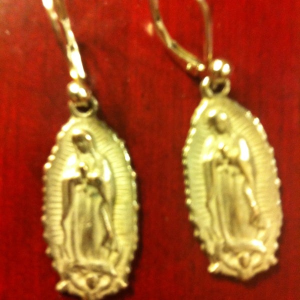 2/3/2013 tarihinde Olivia Carolyn S.ziyaretçi tarafından Ave Maria Gift Shop At St. Mary&#39;s Cathedral'de çekilen fotoğraf