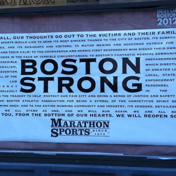 รูปภาพถ่ายที่ Marathon Sports โดย Heather F. เมื่อ 4/24/2013