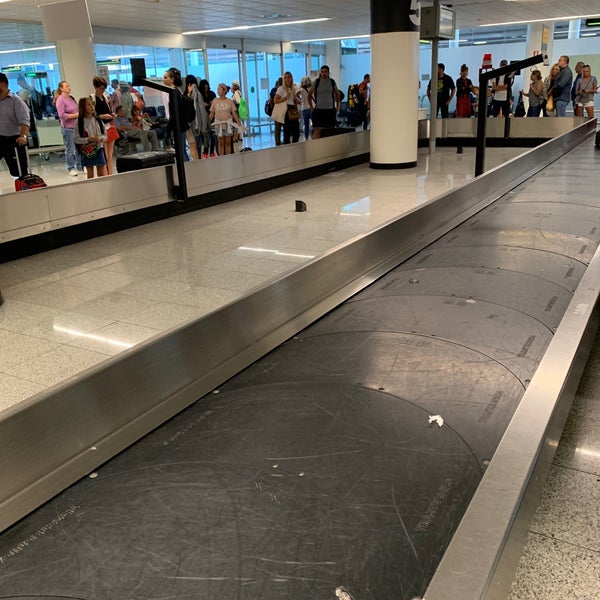 Photo taken at Arrivals by Anna G. on 8/11/2019