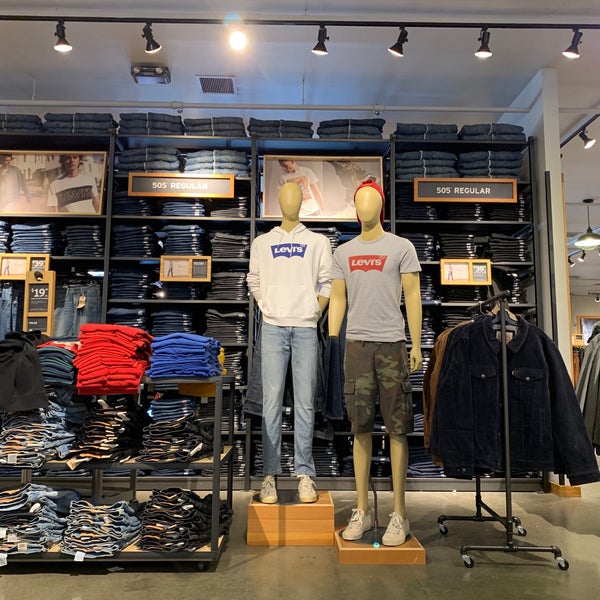 Levi's Outlet at The Woodbury Commons Premium Outlets