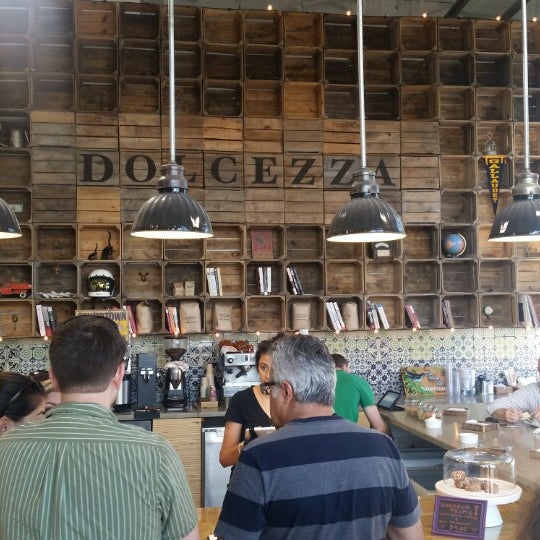 8/24/2014 tarihinde Tosin F.ziyaretçi tarafından Dolcezza Factory'de çekilen fotoğraf