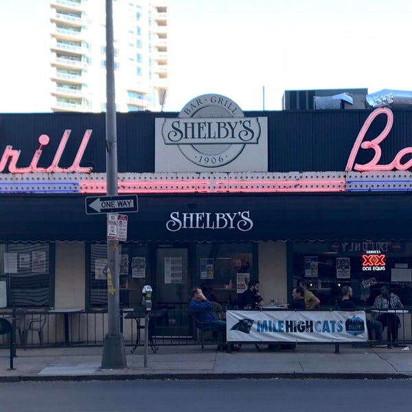 Foto diambil di Shelby&#39;s Bar &amp; Grill oleh Tim Y. pada 10/19/2018