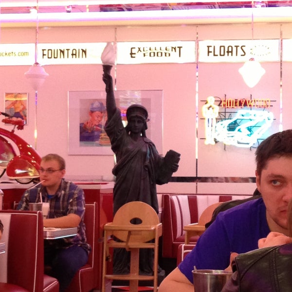 Photo taken at Johnny Rockets by Vako R. on 5/8/2013
