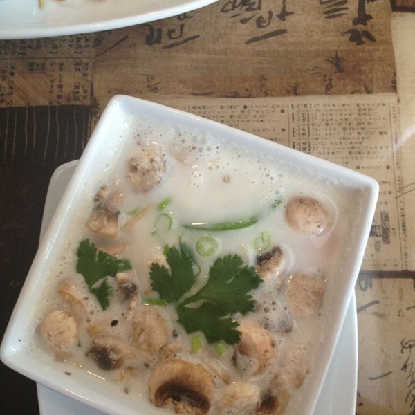 Das Foto wurde bei Spice Thai Restaurant von Jennifer C. am 8/31/2013 aufgenommen