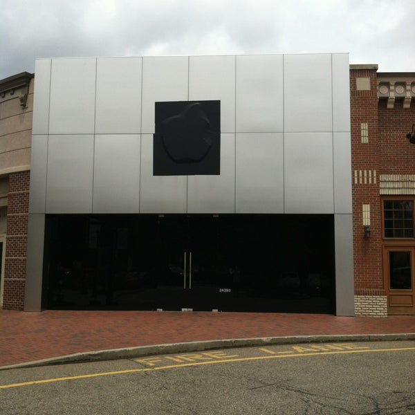 Photos at Apple Store, Eton (Now Closed) Woodmere, OH