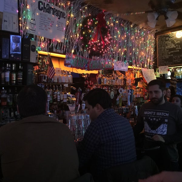 รูปภาพถ่ายที่ 7B Horseshoe Bar aka Vazacs โดย Cat H. เมื่อ 12/20/2015