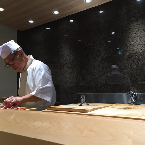 12/5/2015 tarihinde Nickolaus S.ziyaretçi tarafından Sushi Bar Yasuda'de çekilen fotoğraf