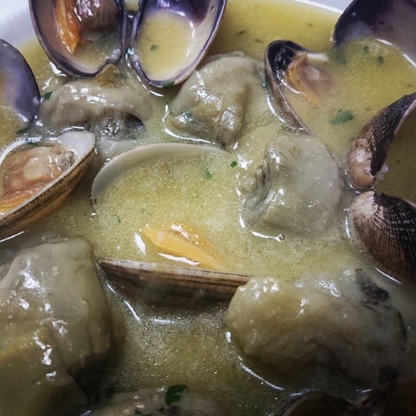 Que frío hace!!! Ven a la Divina de Goya y disfruta de nuestros platos de cuchara y guisos caseros. ¿ Os apetecen unas Almejas con alcachofas en salsa verde? Deliciosas!!!