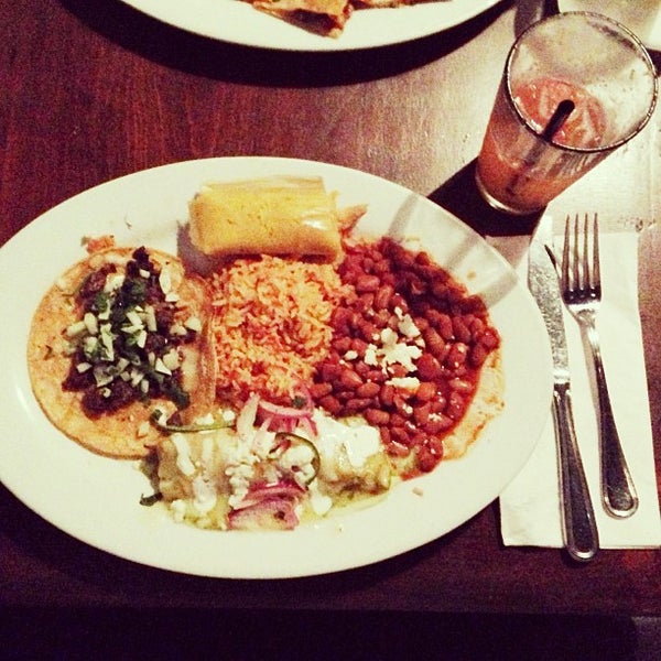 Снимок сделан в Taco Rosa Mexico City Cuisine - Newport Beach пользователем Allison T. 3/10/2013