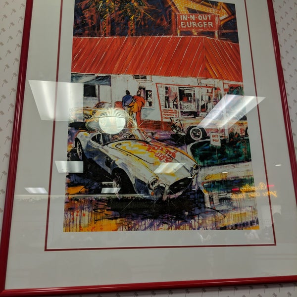 Photo taken at In-N-Out Burger by Jon P. on 10/17/2019