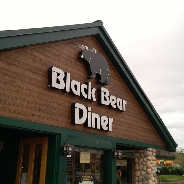 รูปภาพถ่ายที่ Black Bear Diner โดย Jon P. เมื่อ 11/4/2017