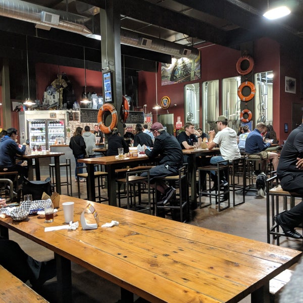 8/11/2018 tarihinde Jon P.ziyaretçi tarafından Alameda Island Brewing Company'de çekilen fotoğraf