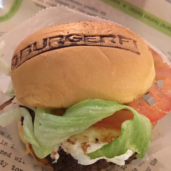 Снимок сделан в BurgerFi пользователем Tim Y. 11/21/2015