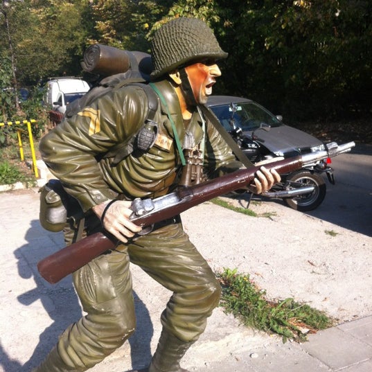 Das Foto wurde bei Camouflage.bg von Petya S. am 10/25/2012 aufgenommen