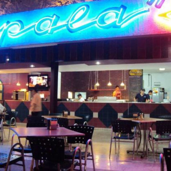 Foto tirada no(a) Cafetería Impala por Carlos M. em 3/28/2017
