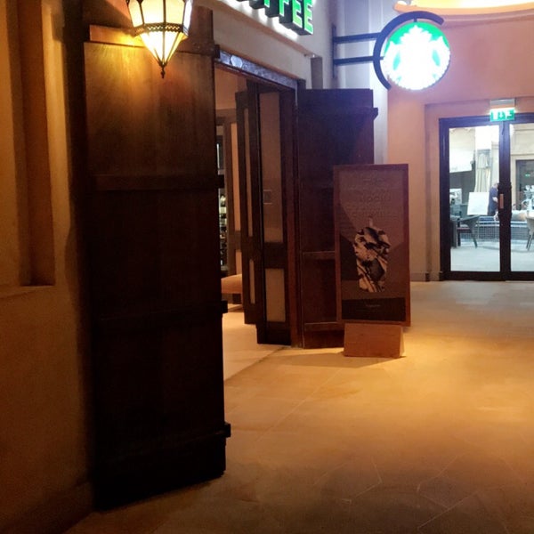 รูปภาพถ่ายที่ Starbucks โดย Ohoud 🎶✨ เมื่อ 8/12/2018
