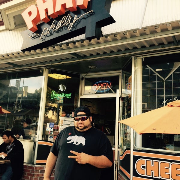 Photo taken at Phat Philly by 🇺🇸☝🏼 on 8/10/2015