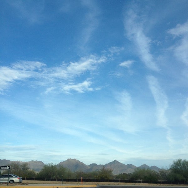 Снимок сделан в BMW North Scottsdale пользователем 🇺🇸☝🏼 3/7/2014
