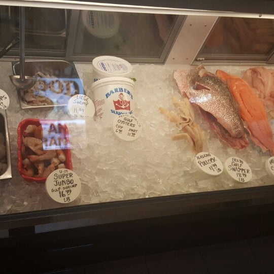 Foto diambil di Mid-Peninsula Seafood Market &amp; Restaurant oleh Jeff pada 7/29/2015