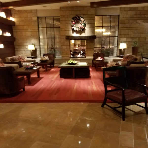 รูปภาพถ่ายที่ Omni Fort Worth Hotel โดย Dylana B. เมื่อ 12/21/2017