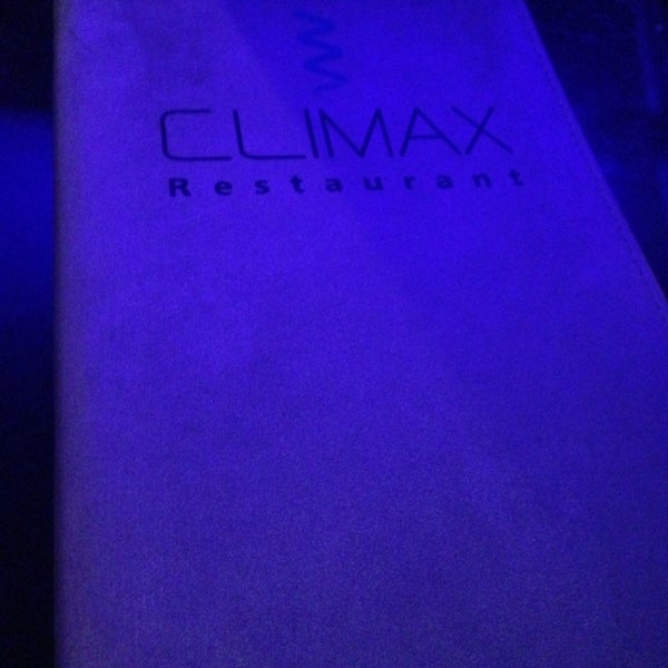 Foto diambil di Climax Restaurant and Music Lounge oleh Eldrin G. pada 10/25/2013