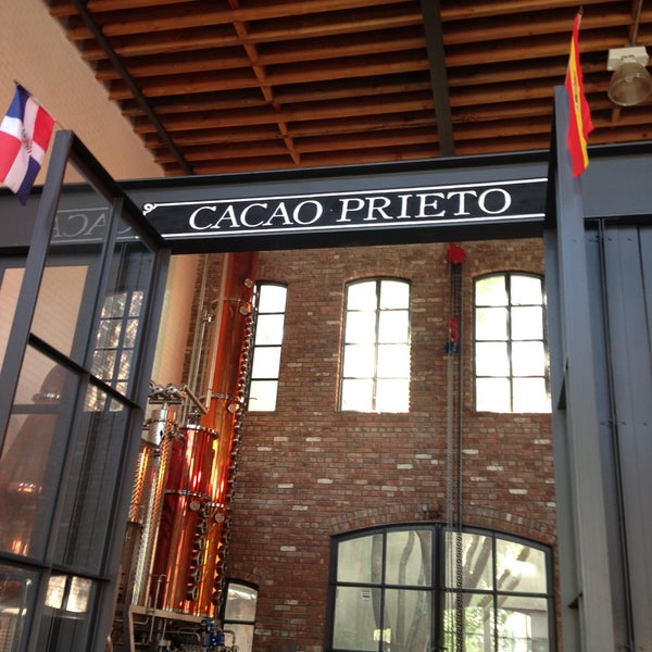 รูปภาพถ่ายที่ Cacao Prieto โดย Lacey เมื่อ 5/16/2013