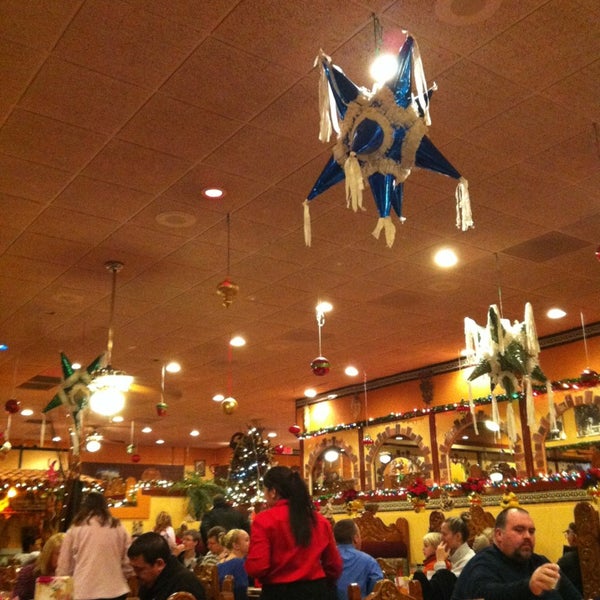 Das Foto wurde bei Azteca Mexican Restaurant Matthews von Taylor C. am 12/22/2012 aufgenommen