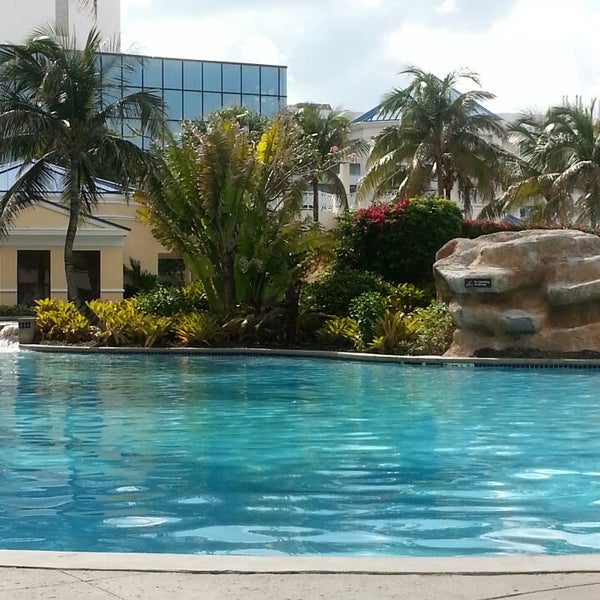 Foto tirada no(a) Melia Nassau Beach - Main Pool por Misty C. em 4/3/2013