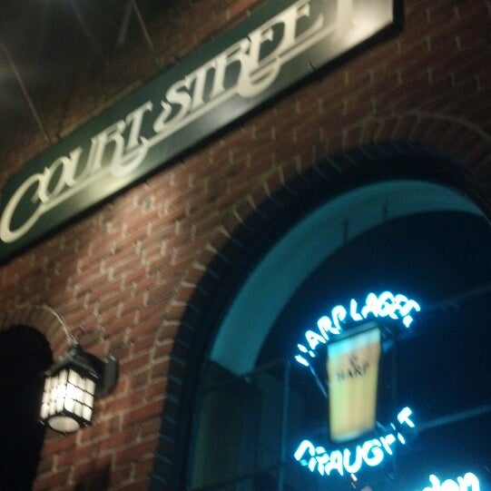 3/24/2013 tarihinde Bernie O.ziyaretçi tarafından Court Street Bar &amp; Restaurant'de çekilen fotoğraf