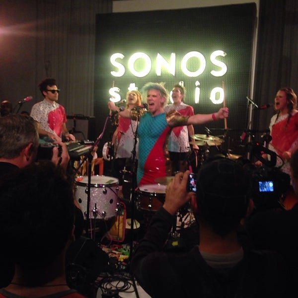 Photo taken at Sonos Studio by Mauricio B. on 12/10/2014