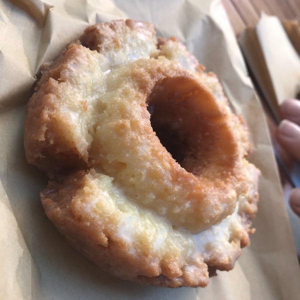 Foto tirada no(a) The Doughnut Vault por Kristen A. em 9/10/2018