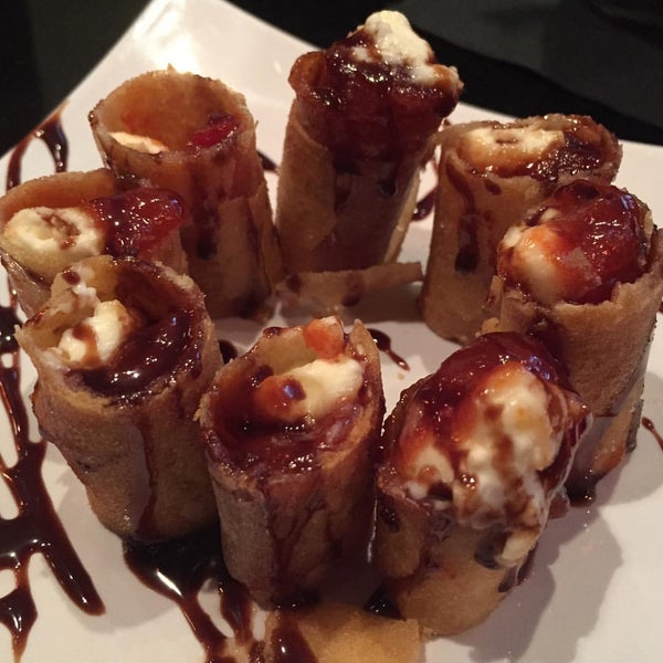 Снимок сделан в Naru Restaurant &amp; Sushi Bar пользователем Claudia S. 9/22/2015