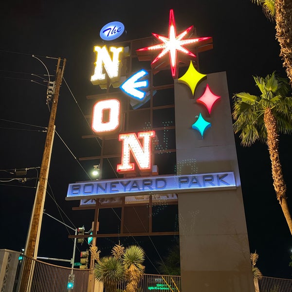 Foto tirada no(a) The Neon Museum por Nora em 8/10/2023